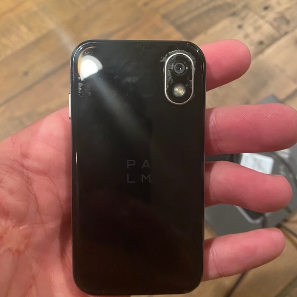 Palm ✋ tint cell home ( I have two ) - Picture 3 of 6